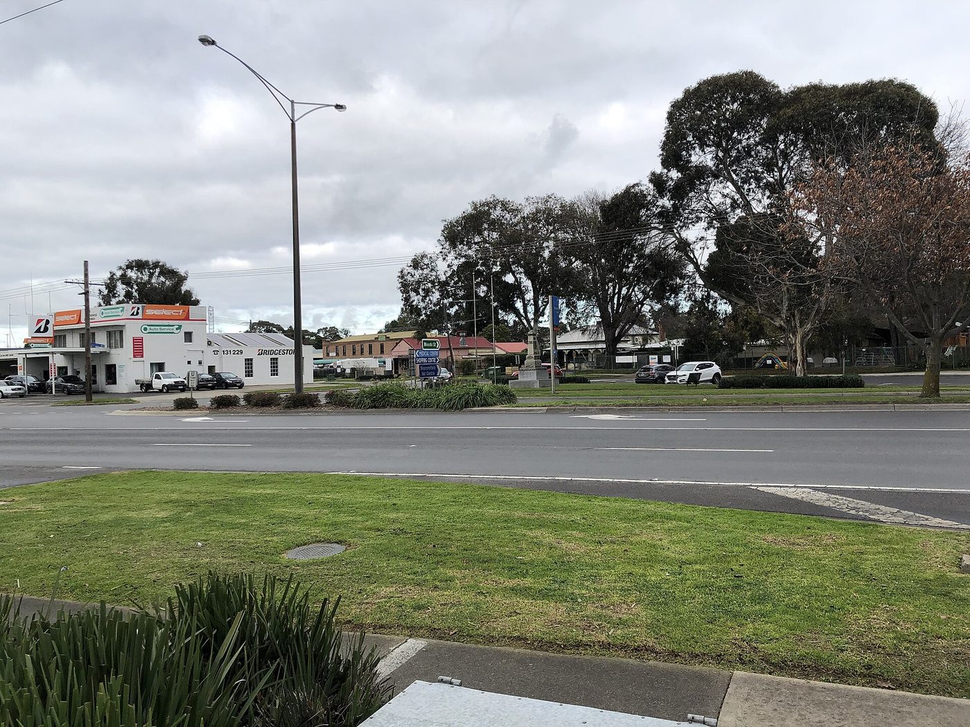 Beaconsfield township by the Old Princes Highway